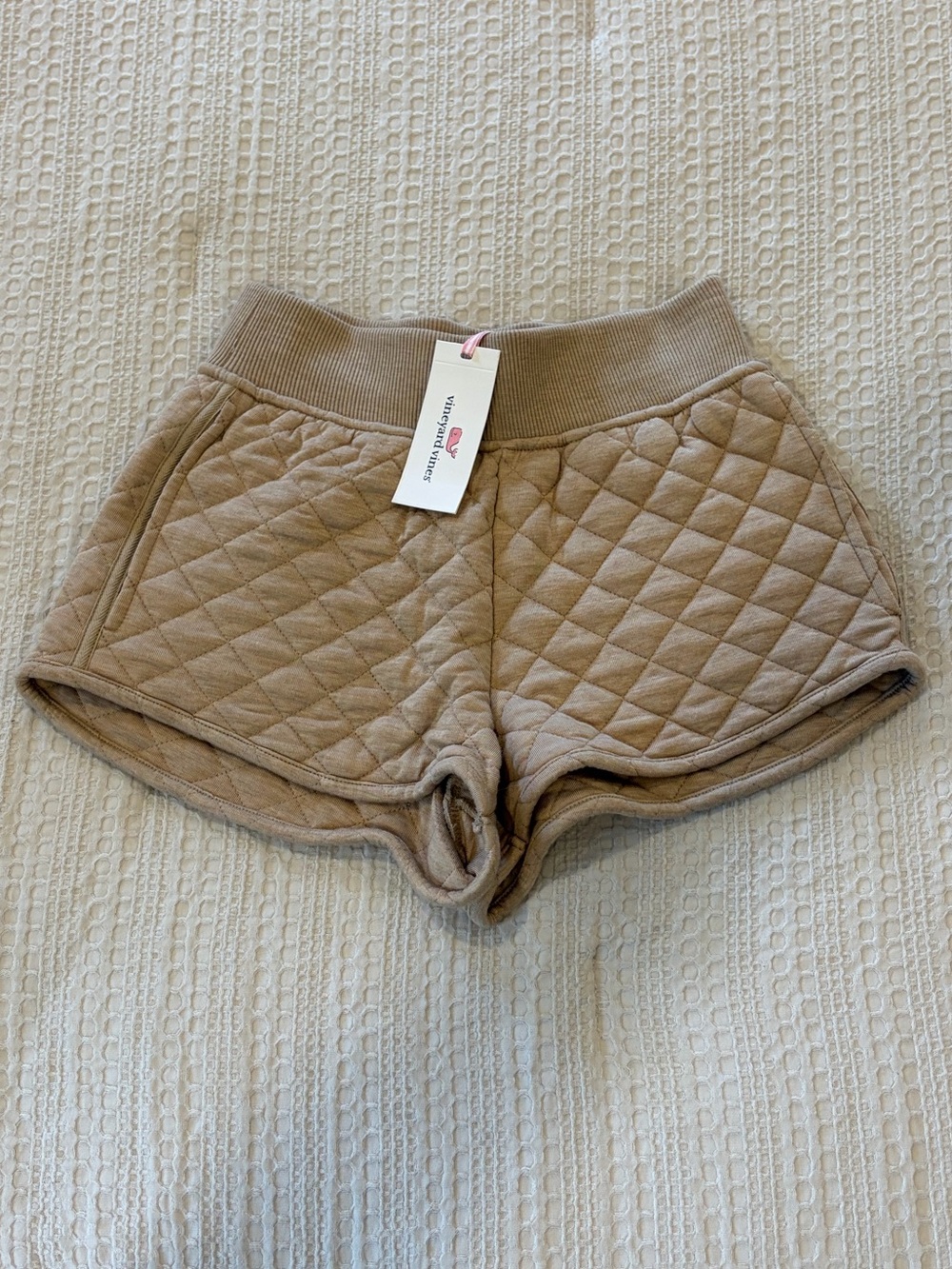 NWT! Vineyard Vines Women’s Quilted Dreamcloth Shorts Tan Khaki Size XXS